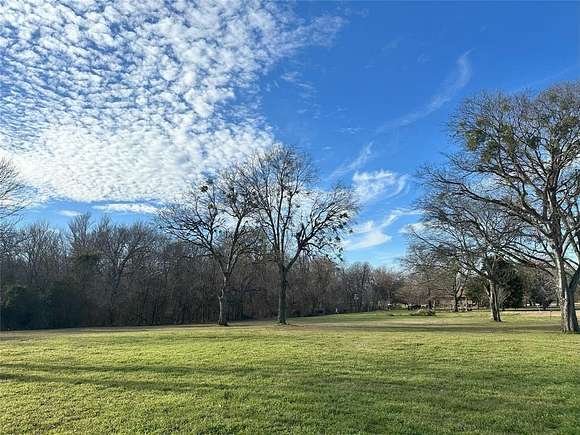 0.86 Acres of Residential Land for Sale in Corsicana, Texas