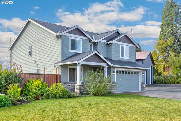 2 Acres of Residential Land with Home for Sale in Mulino, Oregon