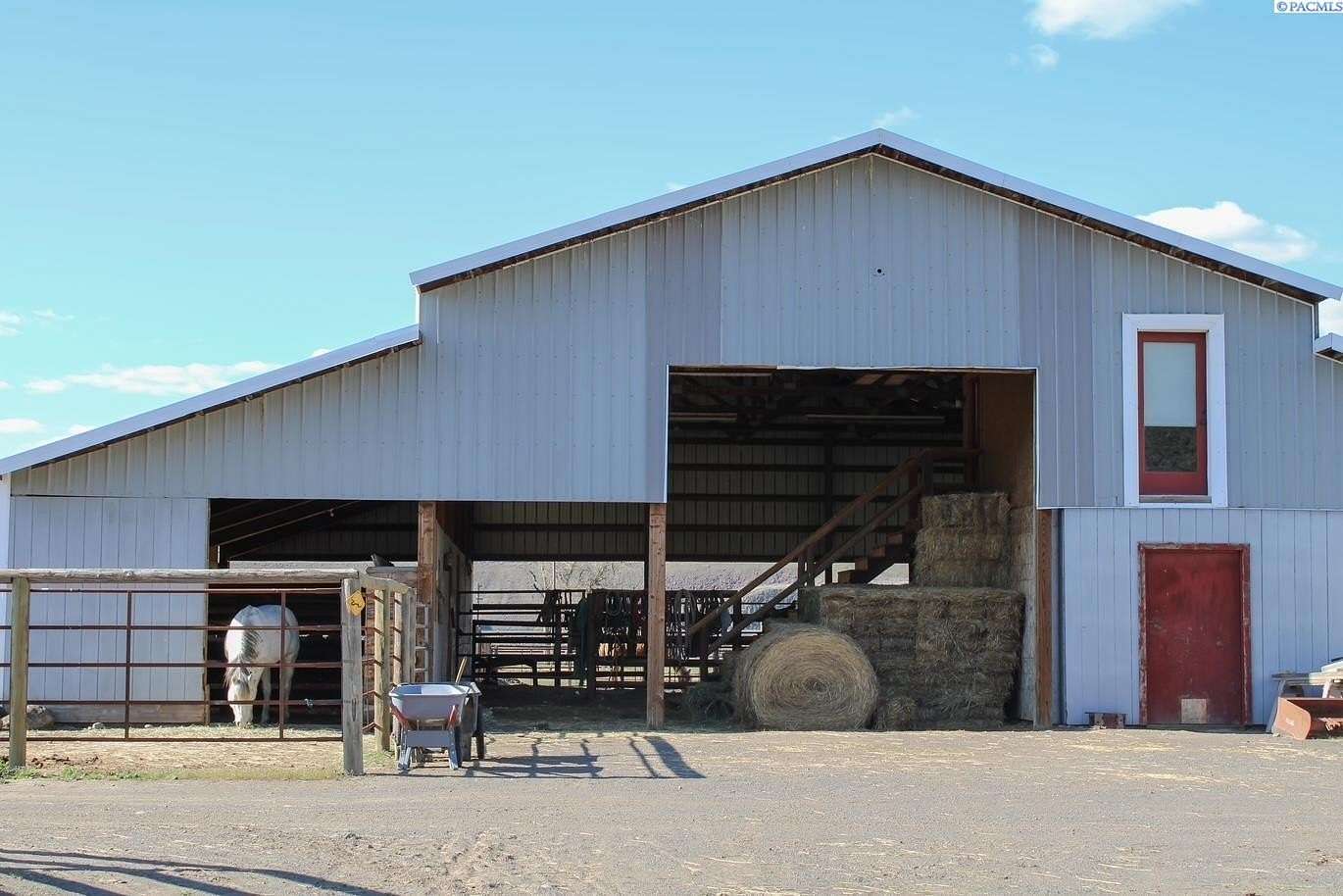 74.5 Acres of Agricultural Land with Home for Sale in Hay, Washington