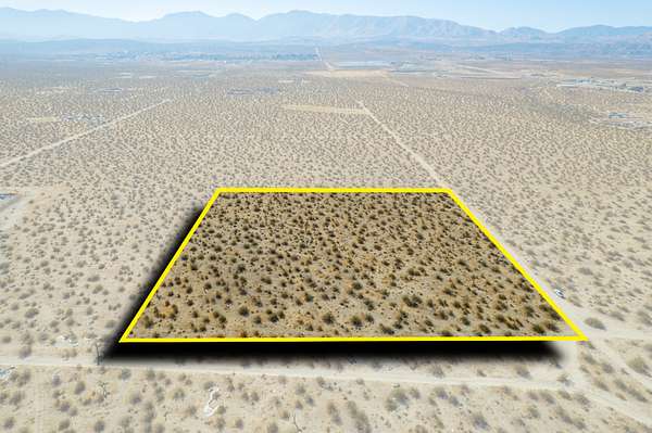 7.5 Acres of Residential Land for Sale in Pearblossom, California