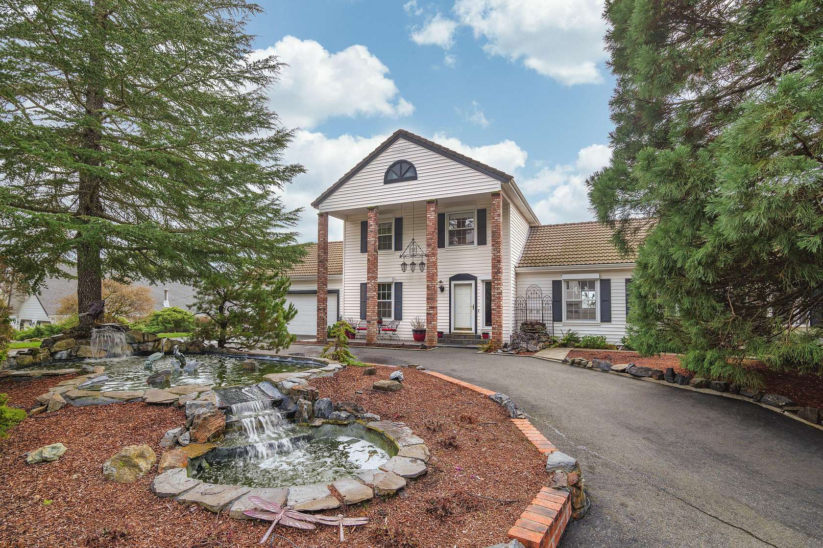 2.6 Acres of Land with Home for Sale in Grants Pass, Oregon