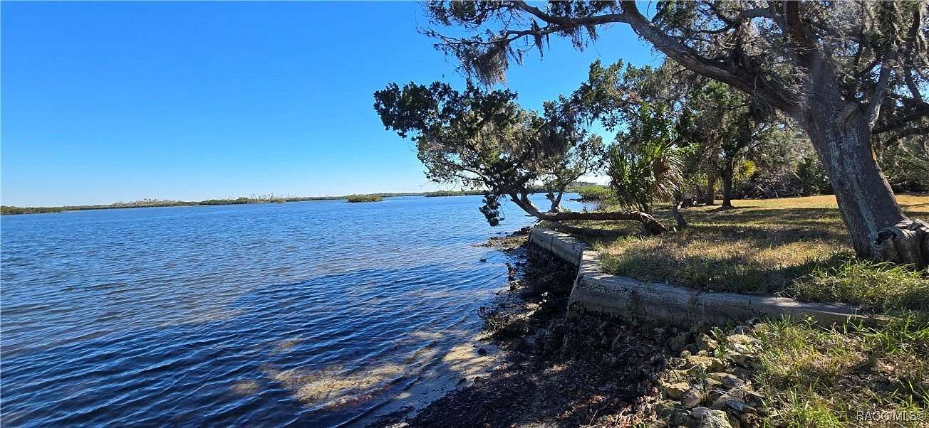 0.75 Acres of Land for Sale in Crystal River, Florida