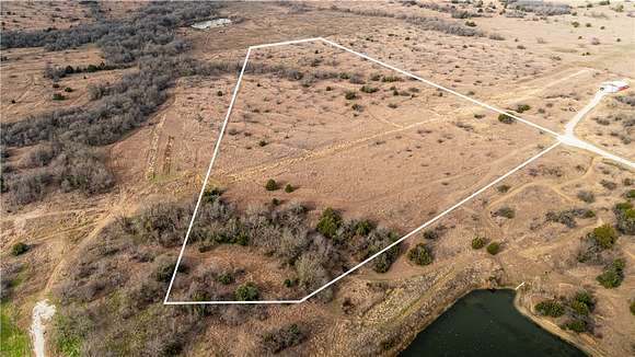 13.5 Acres of Land for Sale in Hubbard, Texas