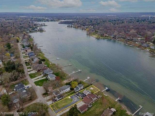 0.38 Acres of Residential Land for Sale in West Bloomfield, Michigan