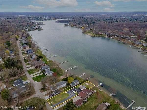 0.38 Acres of Residential Land for Sale in West Bloomfield, Michigan