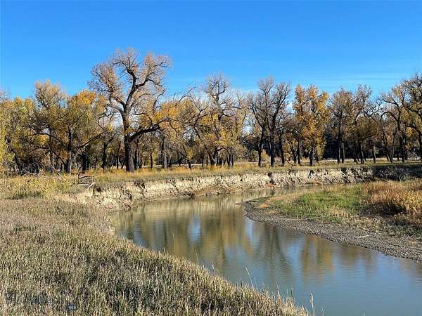 4,532 Acres of Land with Home for Sale in Roundup, Montana