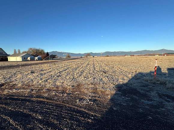 5.09 Acres of Agricultural Land for Sale in Chiloquin, Oregon