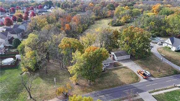 3.23 Acres of Residential Land with Home for Sale in St. Joseph, Missouri