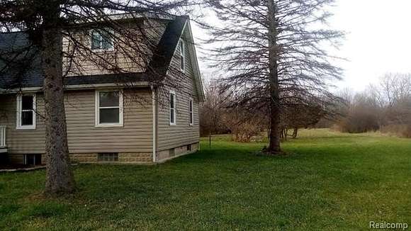 2.1 Acres of Residential Land with Home for Sale in Flint, Michigan