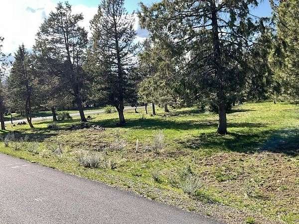 0.45 Acres of Residential Land for Sale in Klamath Falls, Oregon