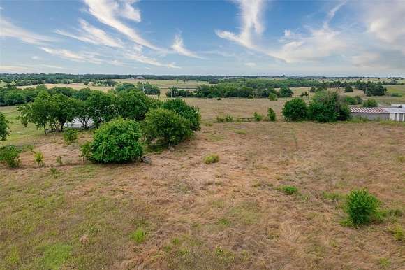 14.074 Acres of Land for Sale in Celeste, Texas