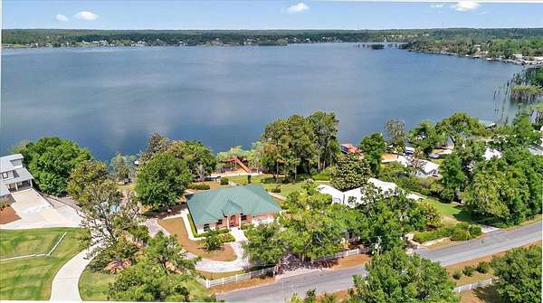 9 Acres of Residential Land with Home for Sale in Alford, Florida