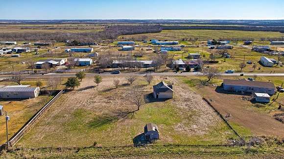 0.918 Acres of Residential Land for Sale in Pilot Point, Texas