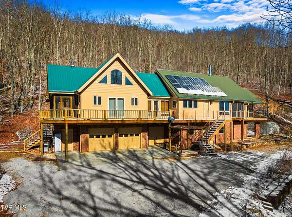 100 Acres of Land with Home for Sale in Sneedville, Tennessee