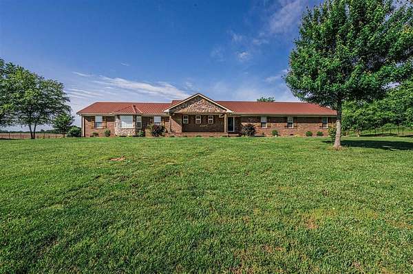 10 Acres of Residential Land with Home for Sale in Bowling Green, Kentucky