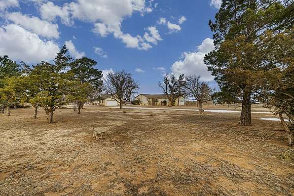 6.25 Acres of Residential Land with Home for Sale in Friona, Texas