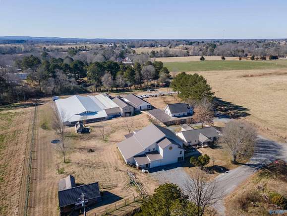 5 Acres of Residential Land with Home for Sale in Hanceville, Alabama