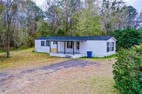 5 Acres of Residential Land with Home for Sale in Jesup, Georgia