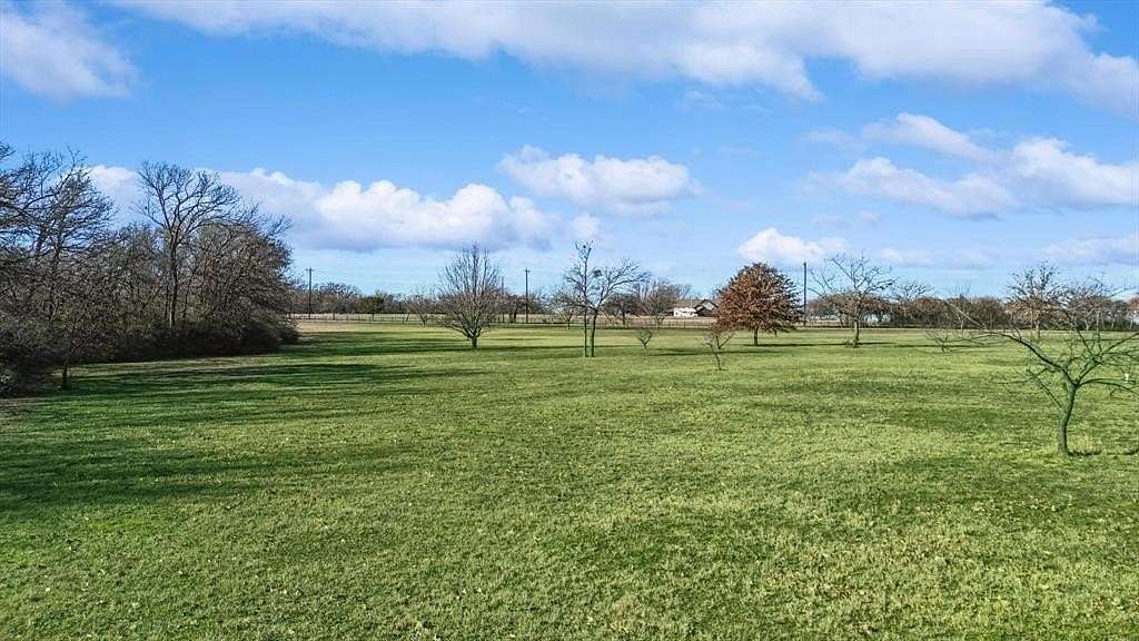 8 Acres of Land for Sale in Bartonville, Texas