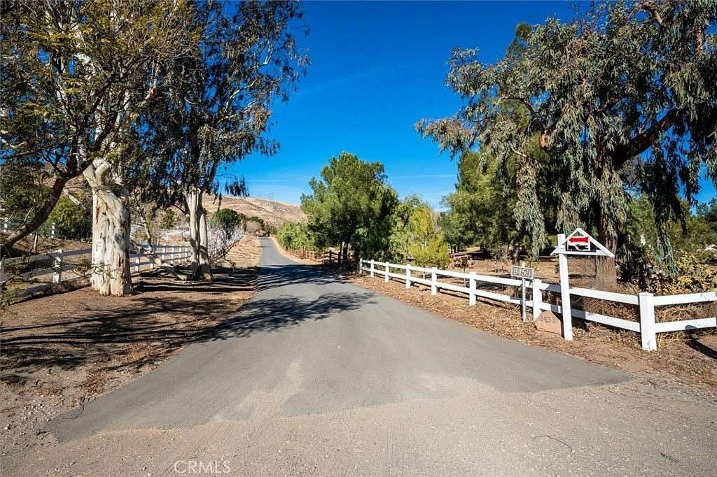 6.22 Acres of Residential Land with Home for Sale in Agua Dulce, California