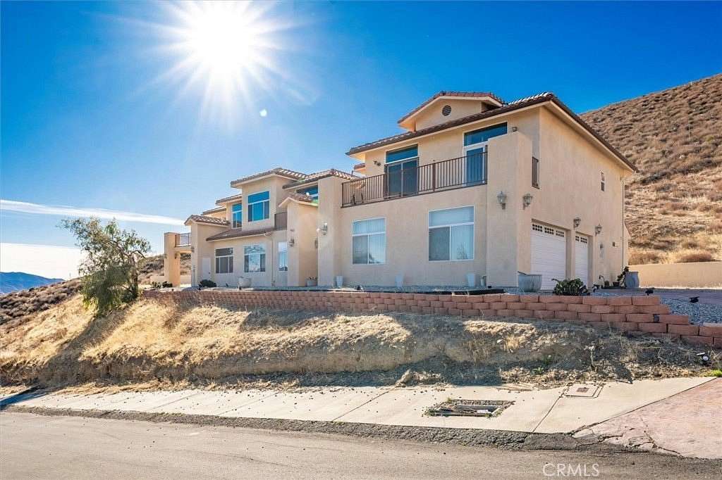 6.22 Acres of Land with Home for Sale in Agua Dulce, California