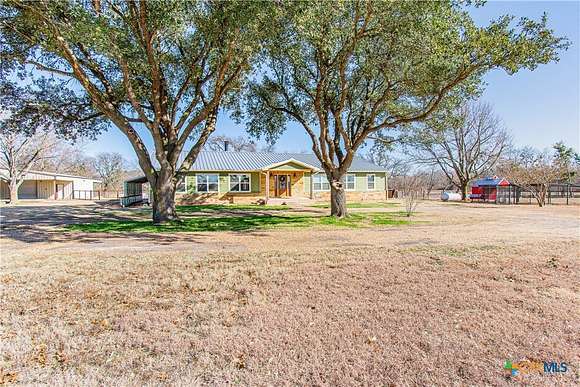 20.848 Acres of Land with Home for Sale in Troy, Texas