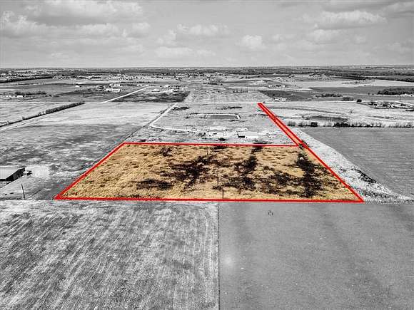 5 Acres of Residential Land for Sale in Lorena, Texas