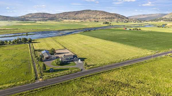 15.6 Acres of Land with Home for Sale in Klamath Falls, Oregon