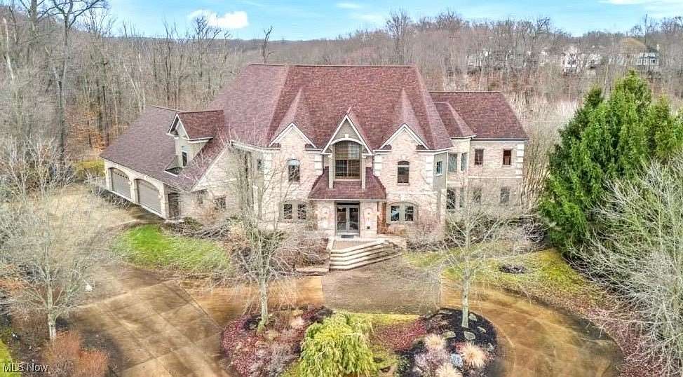 6.32 Acres of Residential Land with Home for Sale in Brecksville, Ohio