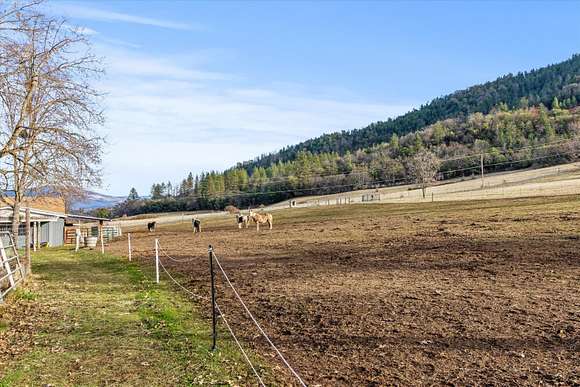 4.9 Acres of Residential Land with Home for Sale in Medford, Oregon