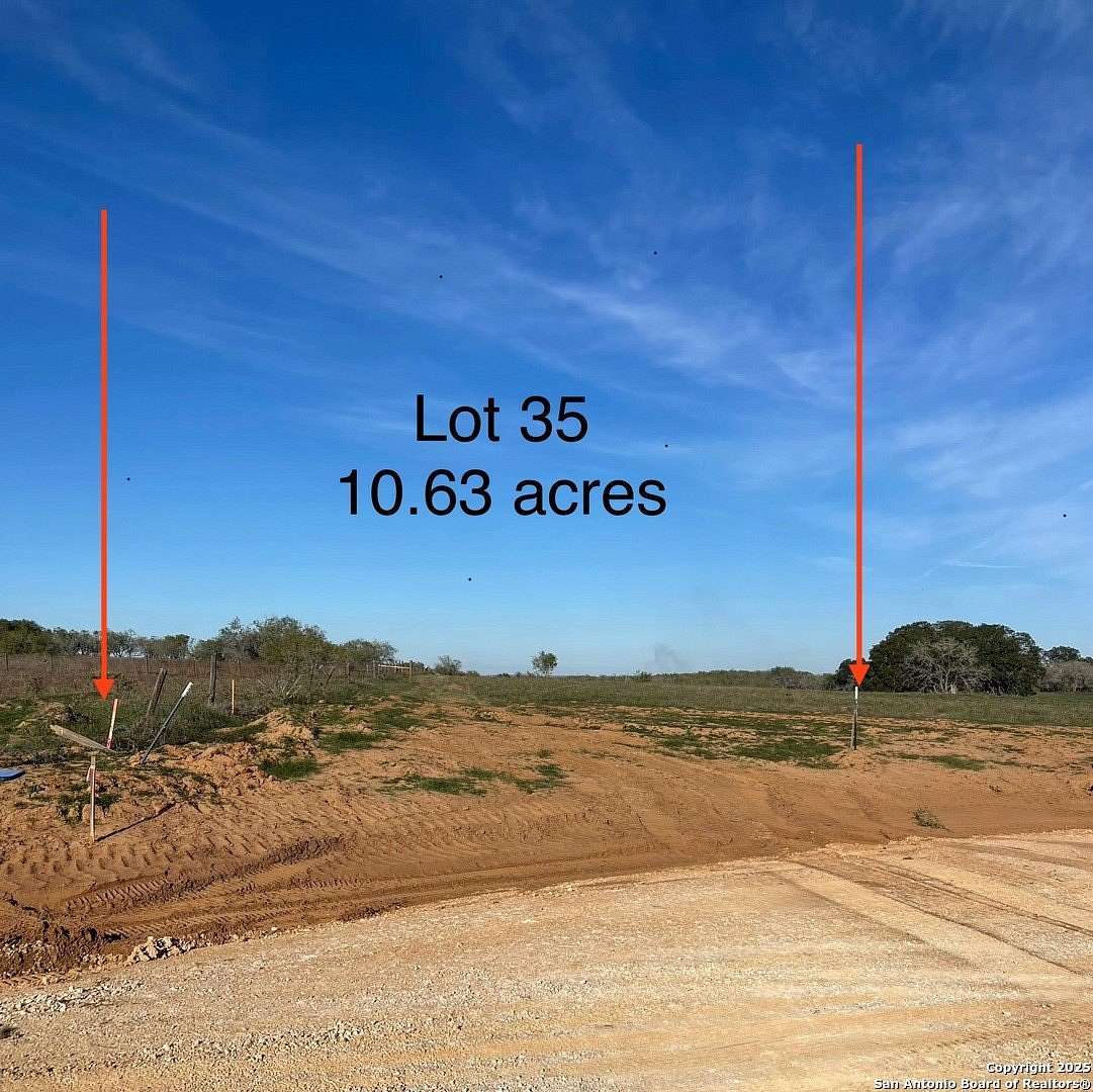 10.6 Acres of Land for Sale in Floresville, Texas