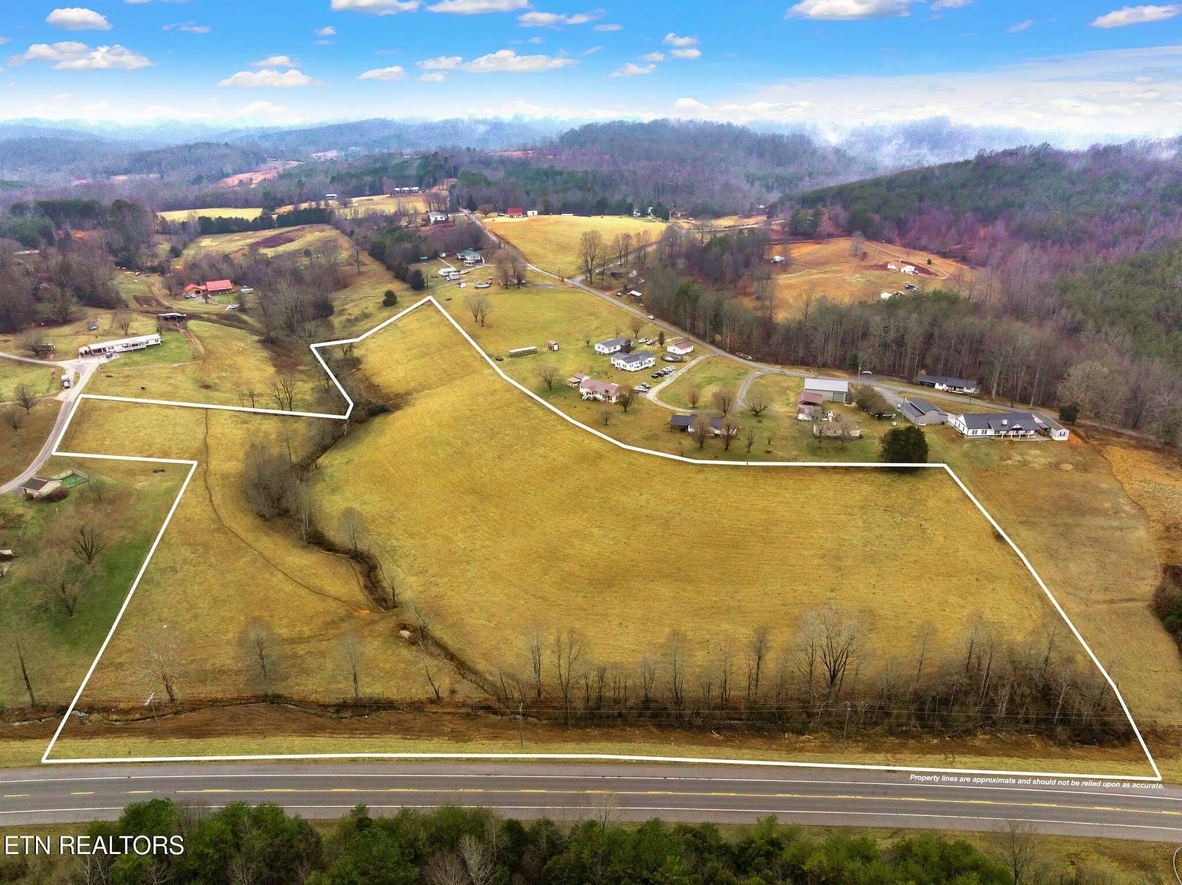 9 Acres of Residential Land for Sale in Madisonville, Tennessee