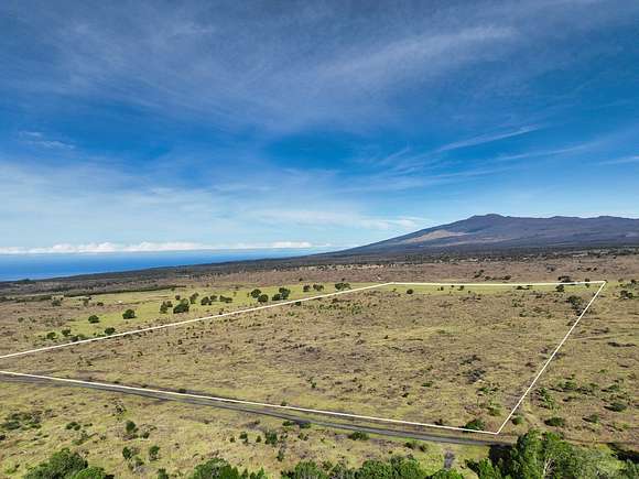 102.96 Acres of Land for Sale in Kealakekua, Hawaii