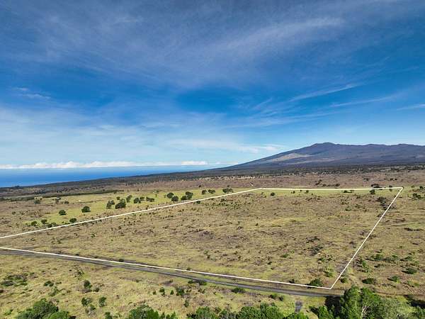 103 Acres of Land for Sale in Kealakekua, Hawaii