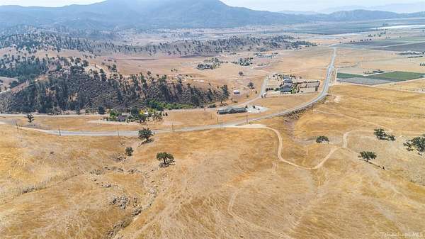 3.35 Acres of Land for Sale in Tehachapi, California