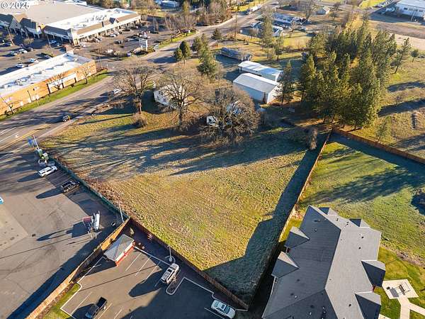 0.82 Acres of Commercial Land for Sale in Molalla, Oregon