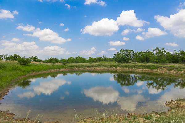 333 Acres of Land with Home for Sale in Gouldbusk, Texas