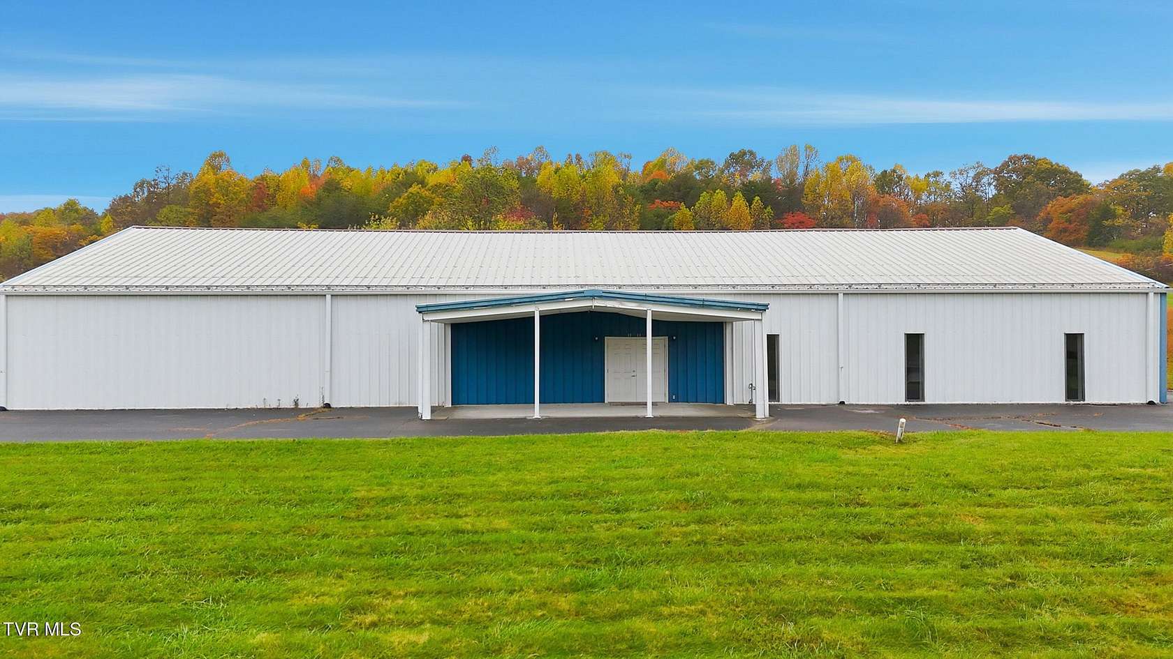 9.18 Acres of Improved Residential Land for Sale in Fall Branch, Tennessee