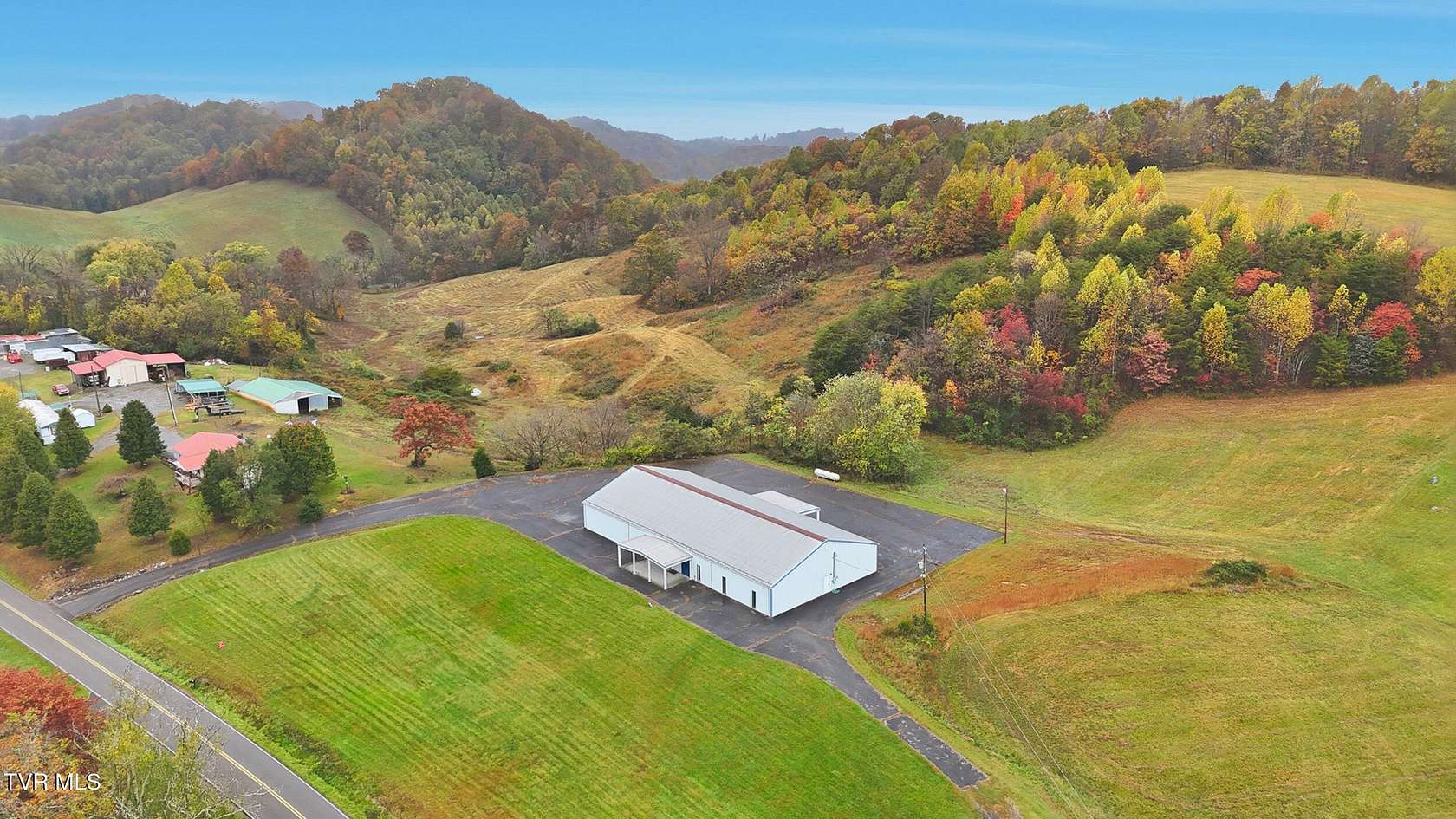 9.16 Acres of Improved Residential Land for Sale in Fall Branch, Tennessee