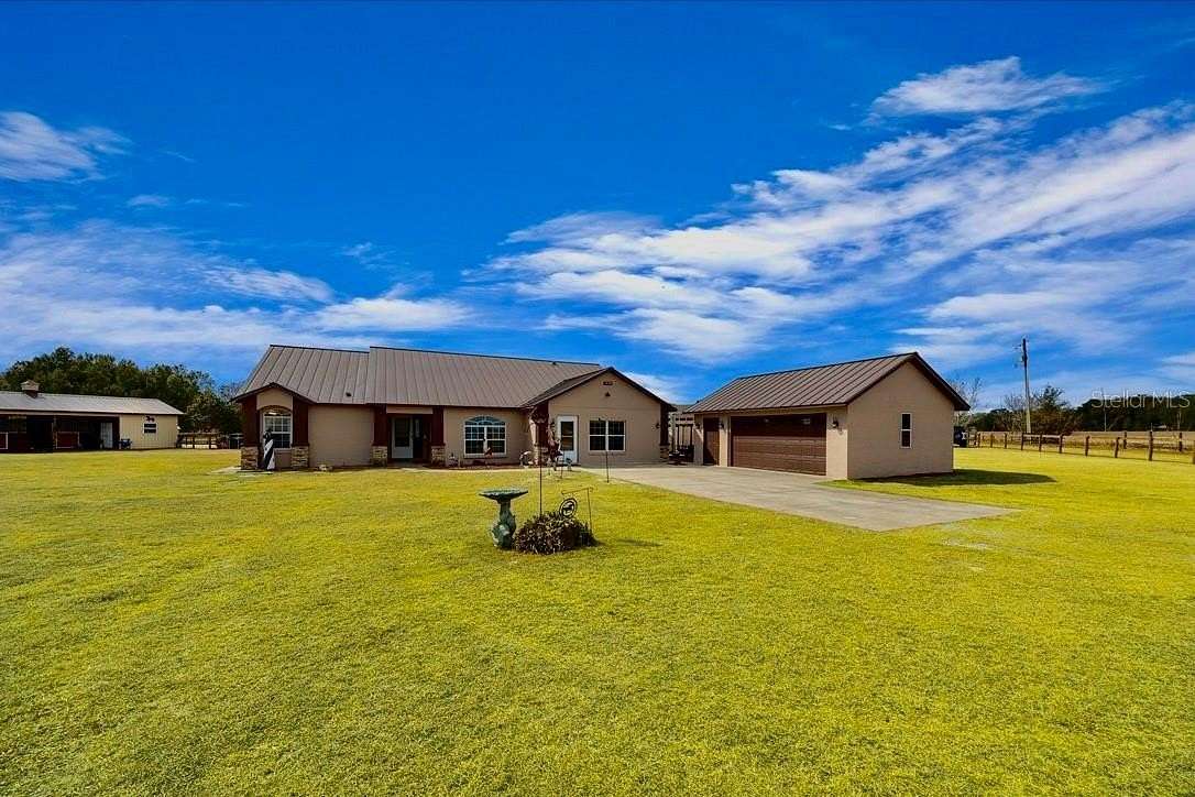 2.57 Acres of Residential Land with Home for Sale in Ocala, Florida