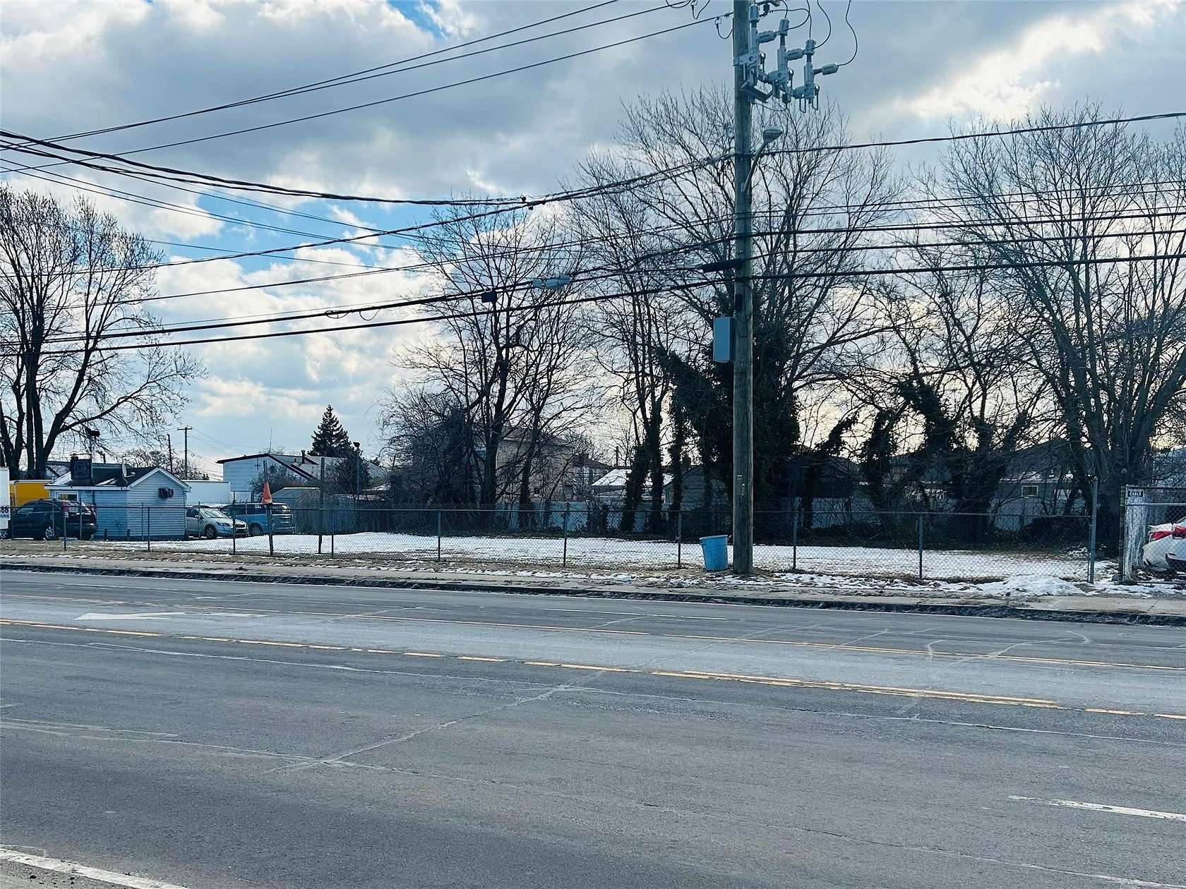 0.27 Acres of Commercial Land for Sale in Lindenhurst, New York