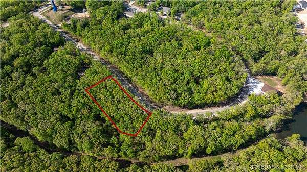 1 Acre of Residential Land for Sale in Village of Four Seasons, Missouri