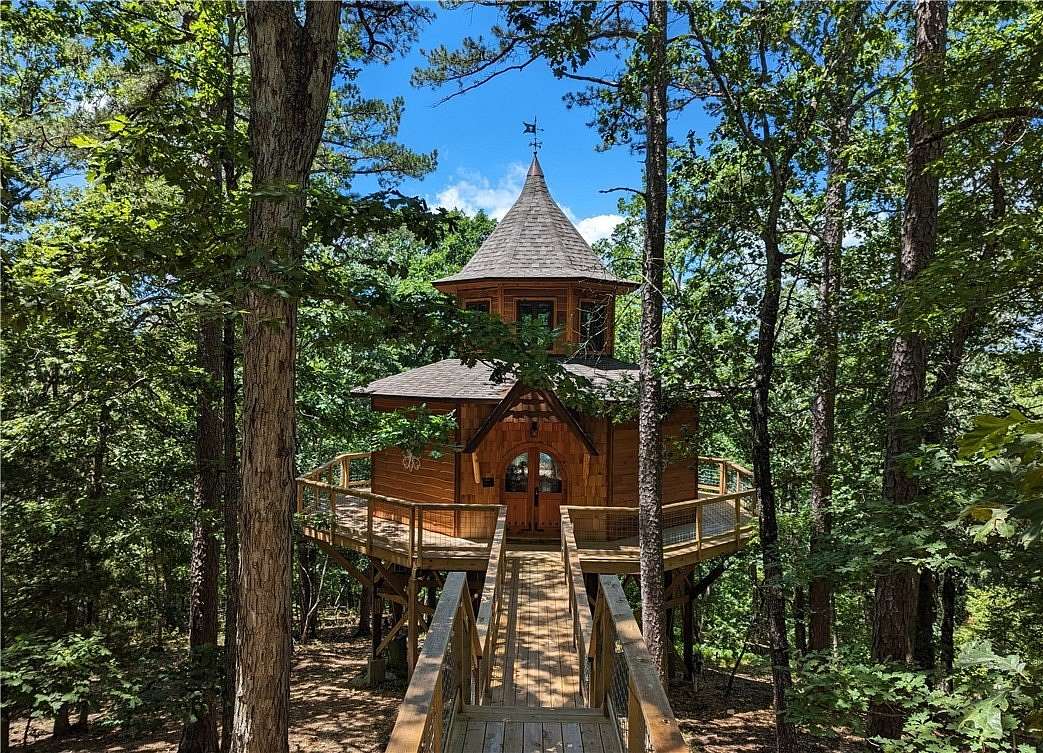 52 Acres of Improved Land for Sale in Eureka Springs, Arkansas