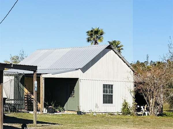 3.28 Acres of Residential Land with Home for Sale in Plant City, Florida