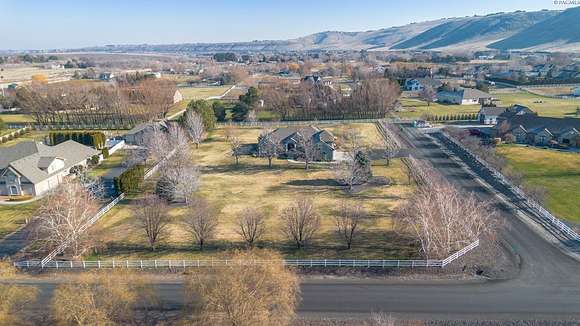 2.17 Acres of Residential Land with Home for Sale in Kennewick, Washington