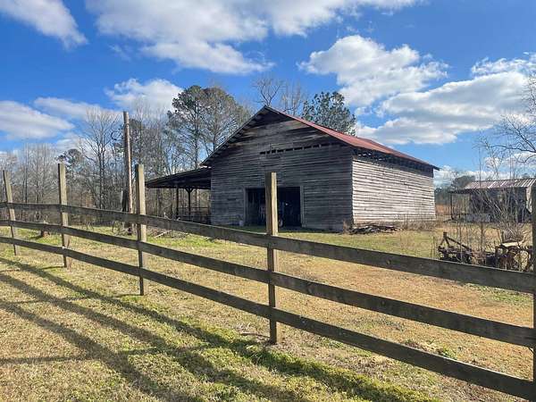 23 Acres of Land with Home for Sale in Jasper, Alabama
