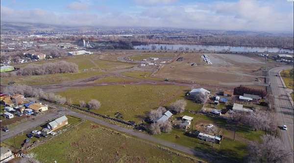 0.93 Acres of Mixed-Use Land for Sale in Yakima, Washington