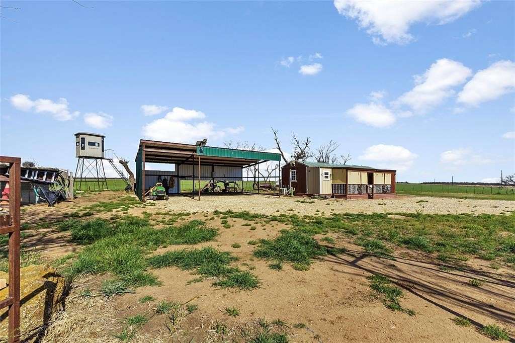 4 Acres of Residential Land with Home for Sale in Rochester, Texas