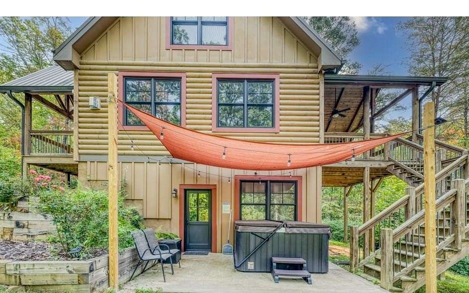 4.76 Acres of Residential Land with Home for Lease in Blue Ridge, Georgia