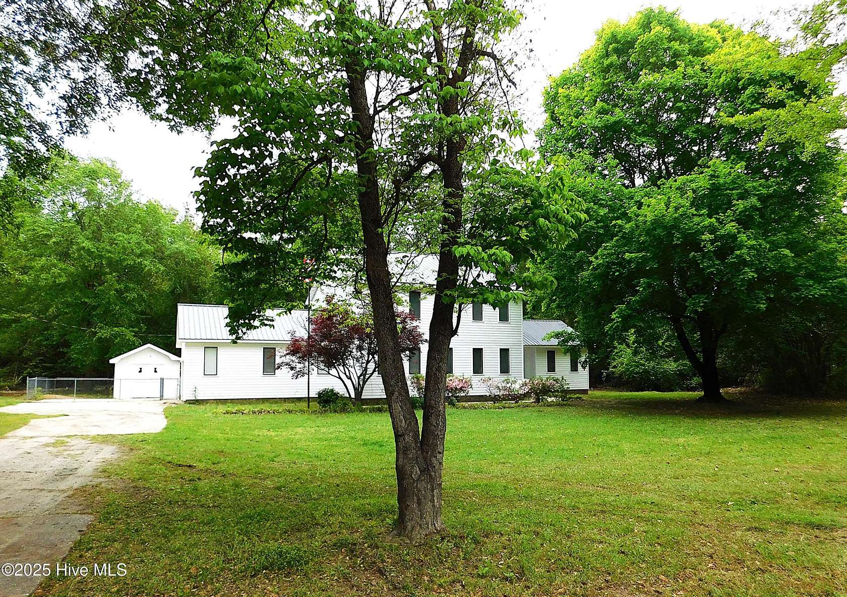 2.86 Acres of Residential Land with Home for Sale in Laurinburg, North Carolina